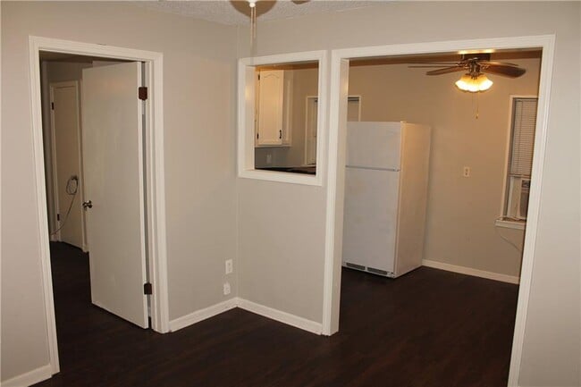 Building Photo - 2305 Hillwood Dr E