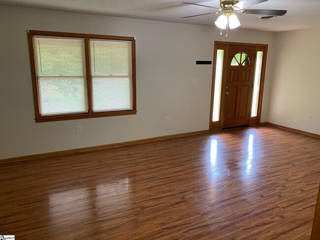 Building Photo - 493 Tanyard Rd