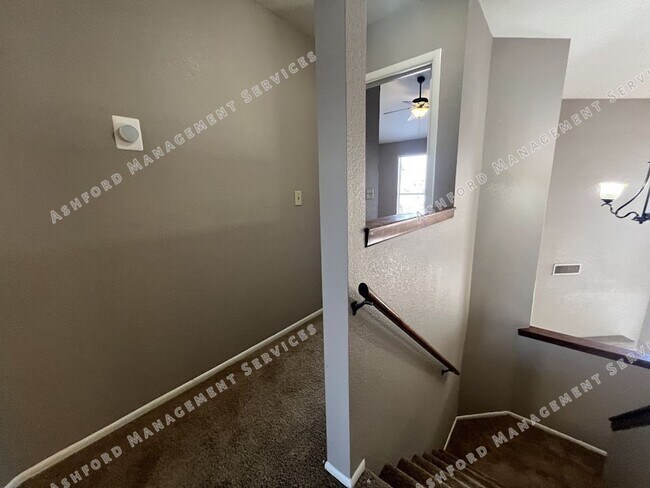 Building Photo - Charming 3 Bedroom, 2.5 Bath Home in North...