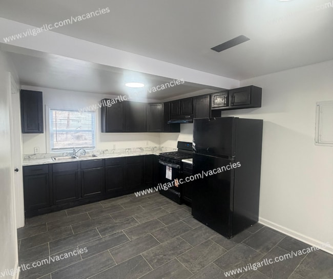 Building Photo - Hot Offer: $1200 Rent for Your First 6 Months!
