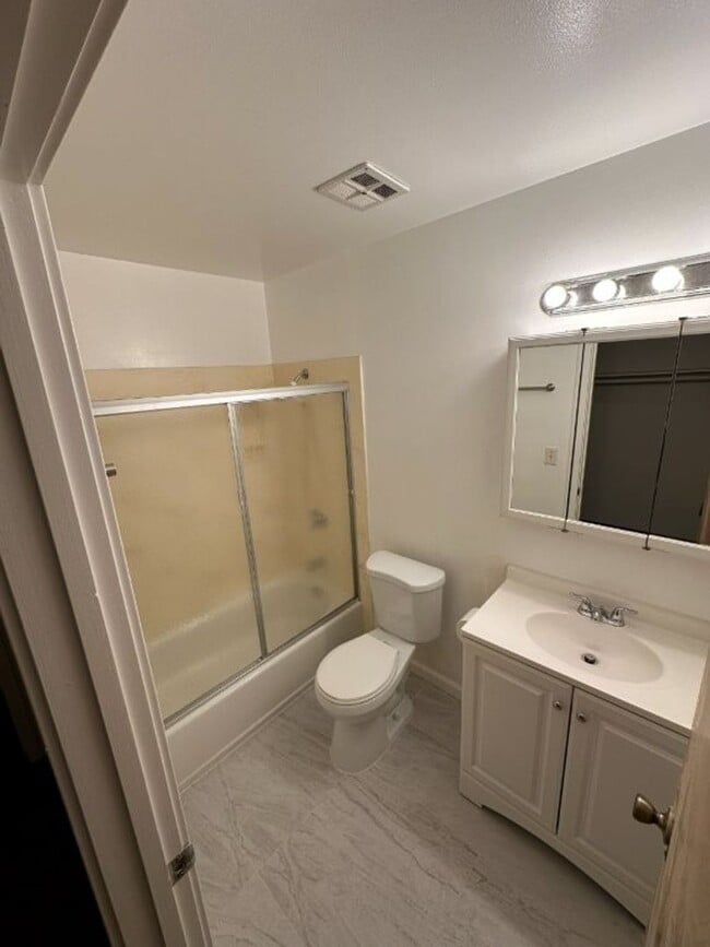 Building Photo - Torrano/DUPLEX