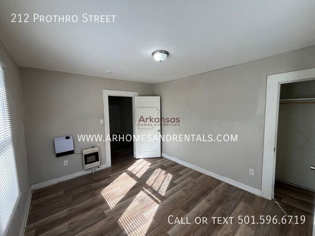 Building Photo - 212 Prothro St