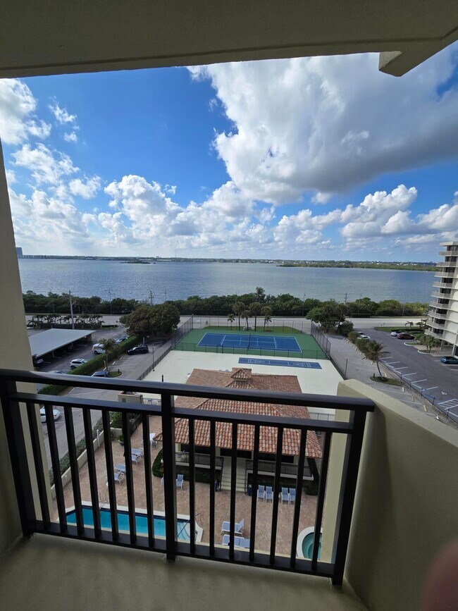 Building Photo - 5460 N Ocean Dr