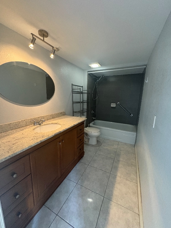 Building Photo - 607 6th Ct