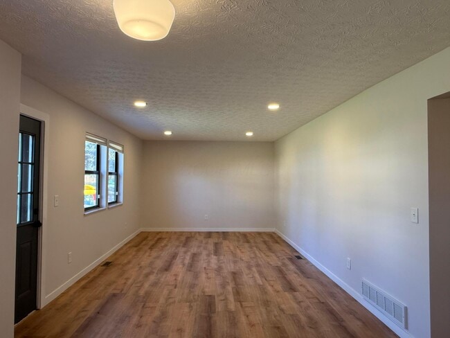 Building Photo - 6378 Cherroy Dr