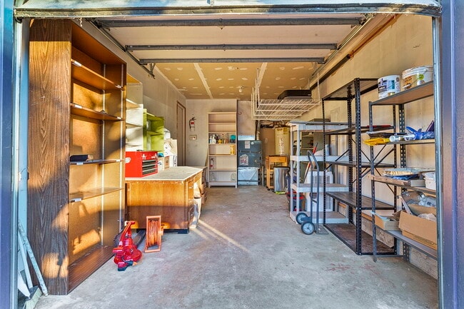 Building Photo - 6432 SE 63rd Ave