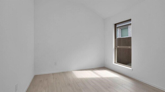 Building Photo - 2910 Starling Dr