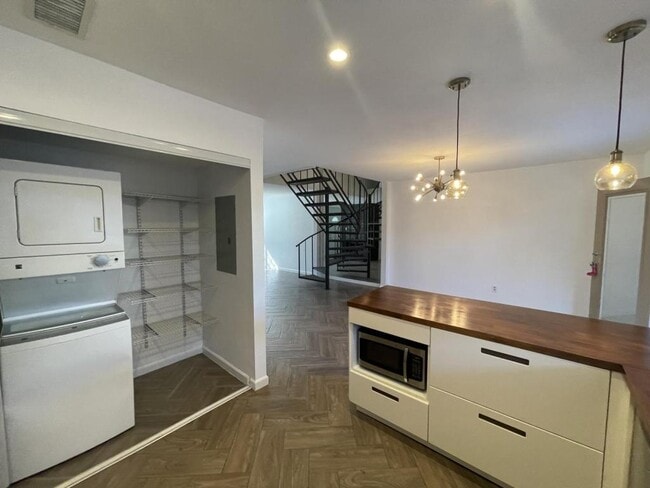 Building Photo - 292 Westview Terrace