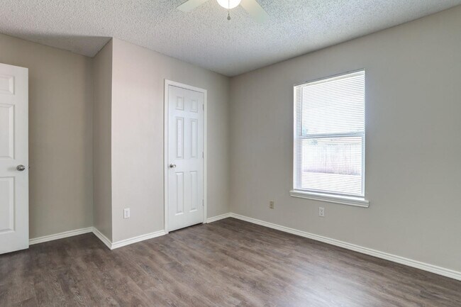 Building Photo - 6113 6th St