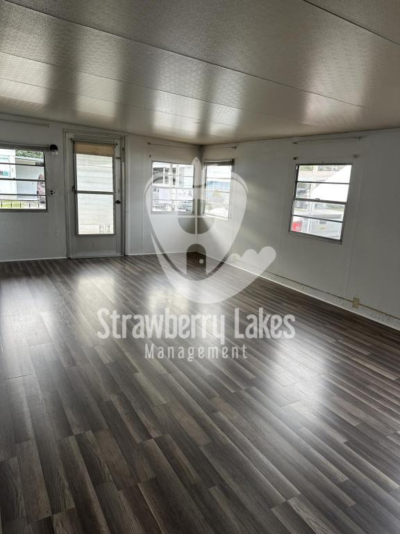 Building Photo - 121 Lakeside Dr