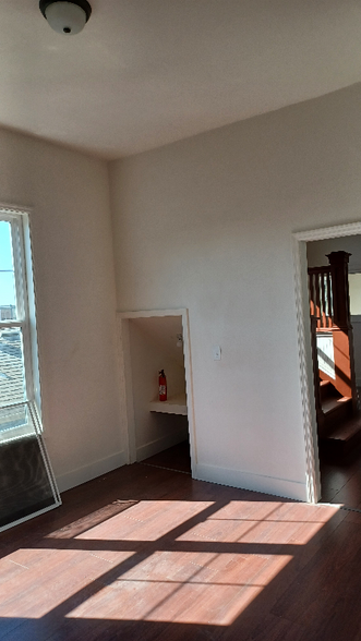 Building Photo - 914 Sacramento St