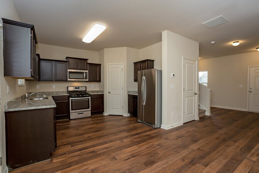 Building Photo - 3103 Avondale Dr SE