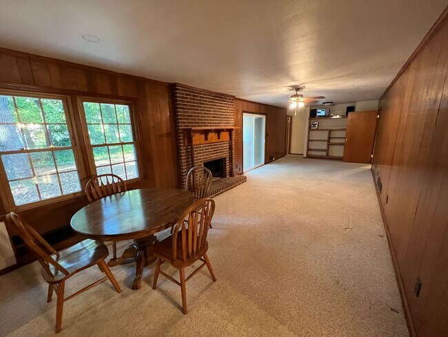 Building Photo - Conveniently Located Home Tucker/Stone Mou...