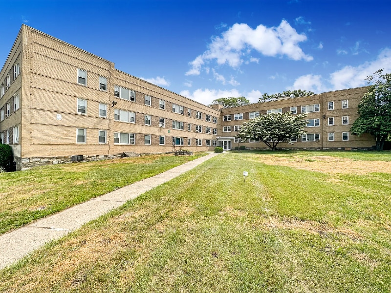 Building Photo - 1545 Medary Ave