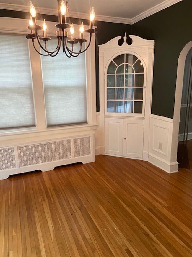 Building Photo - Welcome to 209 Amherst! Charming single-family home located in Wilson School district