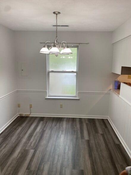 Building Photo - 506 Deer Lick Pl