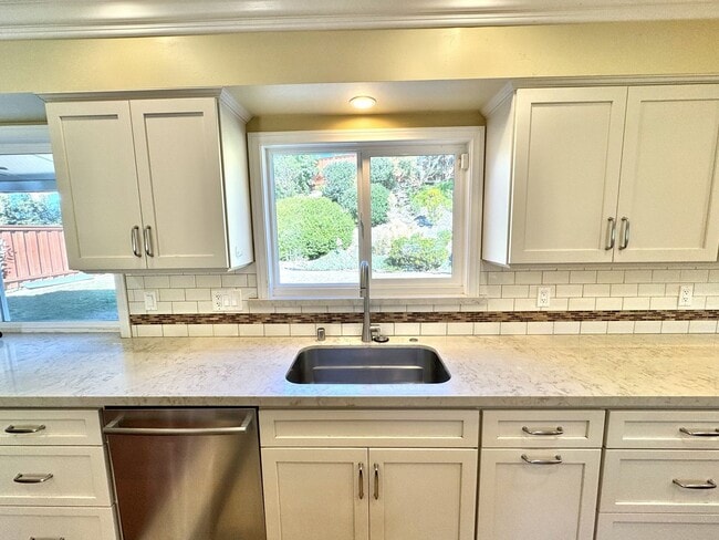 Building Photo - Prestigious Home In Beautiful Del Cerro ~ 5 Bedroom / 3 Bathroom House!!!