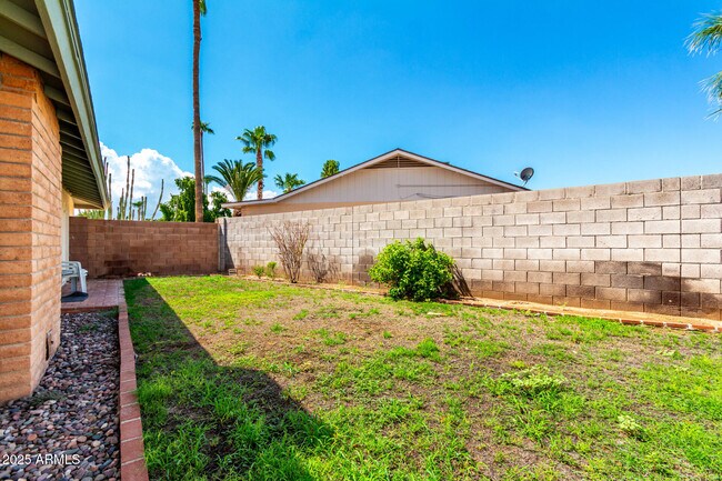 Building Photo - 11621 N 39th St