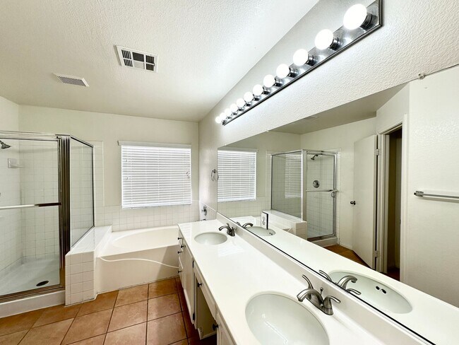 Building Photo - Cimarron Village