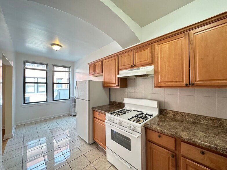 Building Photo - 2737 N Spaulding Ave