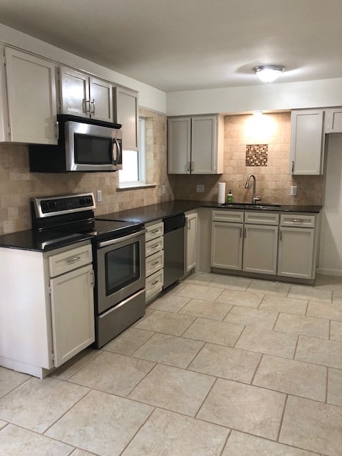 Kitchen - 9720 Leland Ln