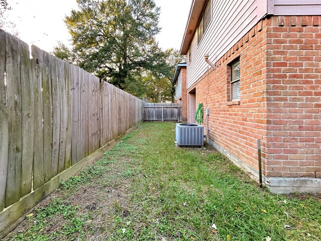 Building Photo - 1111 Baker Dr