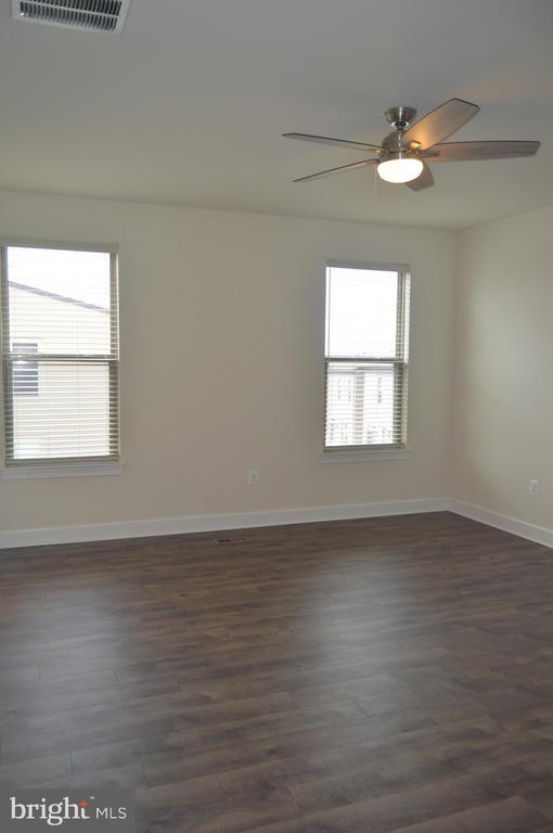 Building Photo - 9867 Gillum Wy