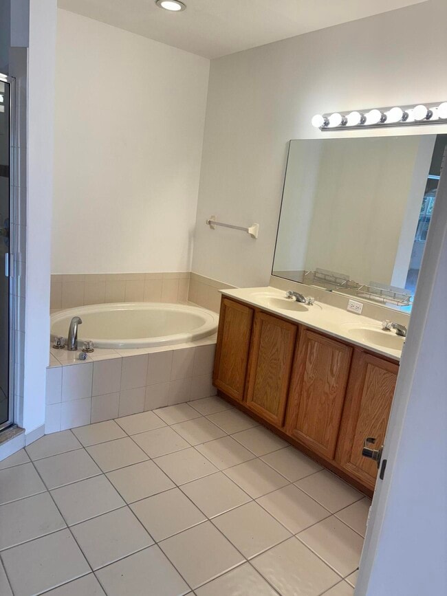 Building Photo - 7534 SW Herrington Ln