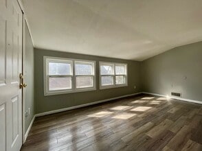 Building Photo - 98 Manitoba Ave W