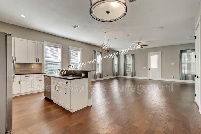 Building Photo - 1228 Willow Ct