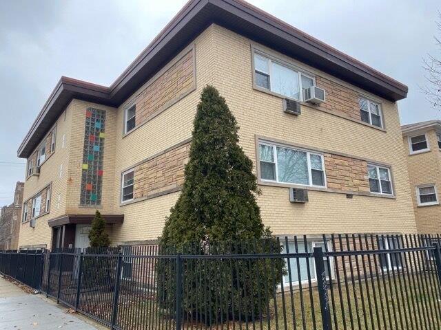 Primary Photo - 3057 N Narragansett Ave