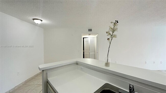 Building Photo - 12760 Vista Isles Dr