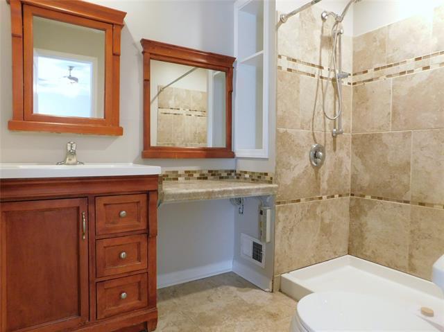 Building Photo - 2200 Laurel St