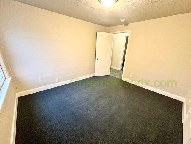 Building Photo - 10197-1136