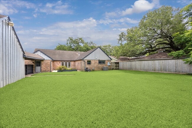 Building Photo - 9310 Woodmeadow St