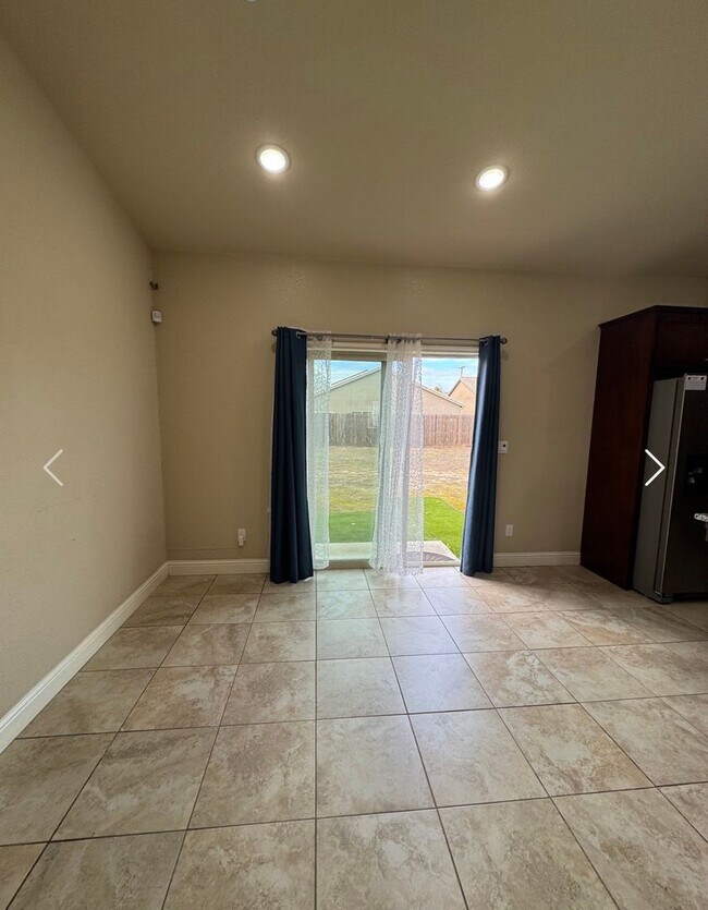 Building Photo - 3 Bedroom 2 bath Fresno home
