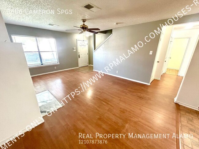 Building Photo - **MOVE-IN SPECIAL** MUST SEE! 3 Bedroom / ...