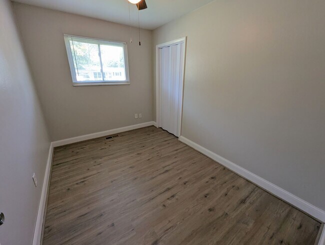 Building Photo - Sunlit Spaces in Florissant - Section 8 Fr...