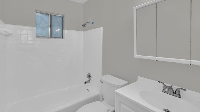 Building Photo - E 35th St Duplex