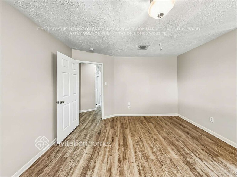 Building Photo - 1824 Meadow Creek Dr