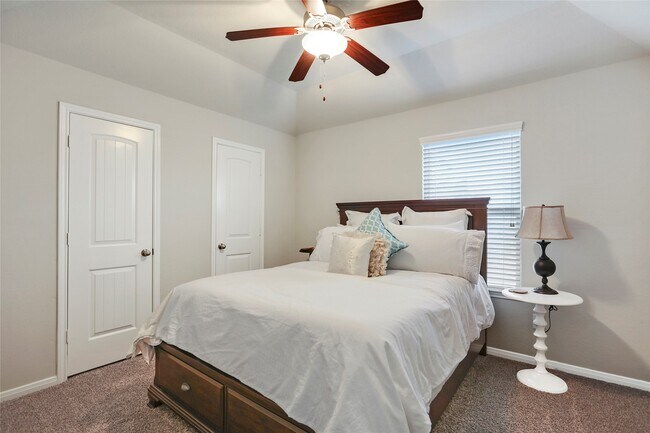 Building Photo - 14141 Isle Royal Ln
