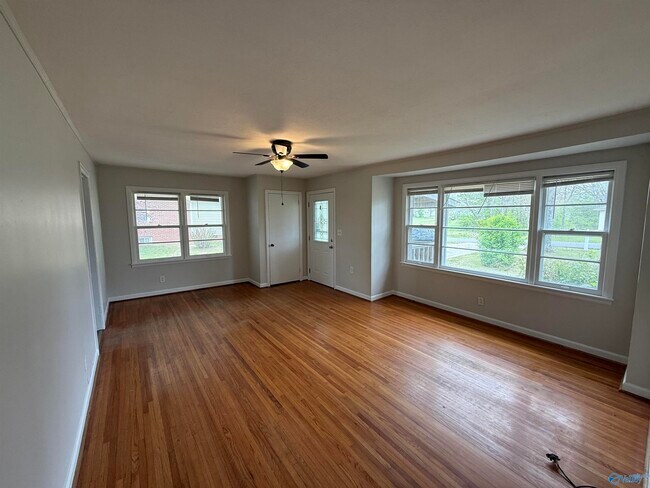 Building Photo - 804 Williams St