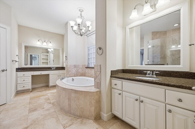 Building Photo - 607 Oakley St