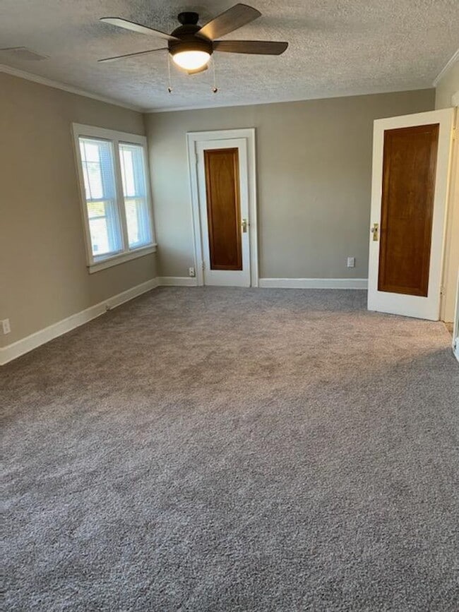 Building Photo - Driving Park Three Bedroom Two-Story