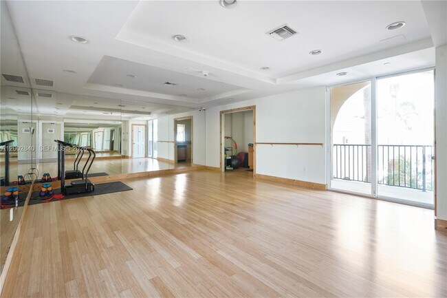 Building Photo - 520 SE 5 Ave