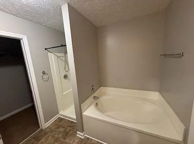 Building Photo - 360 Bubble Creek Ct