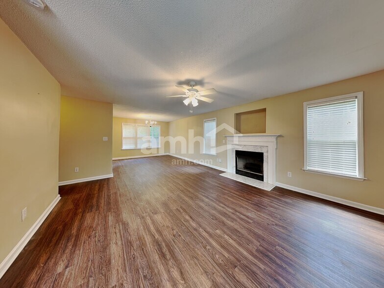 Building Photo - 100 Creekbank Ct