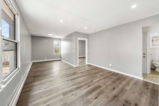 Building Photo - 906 76th St