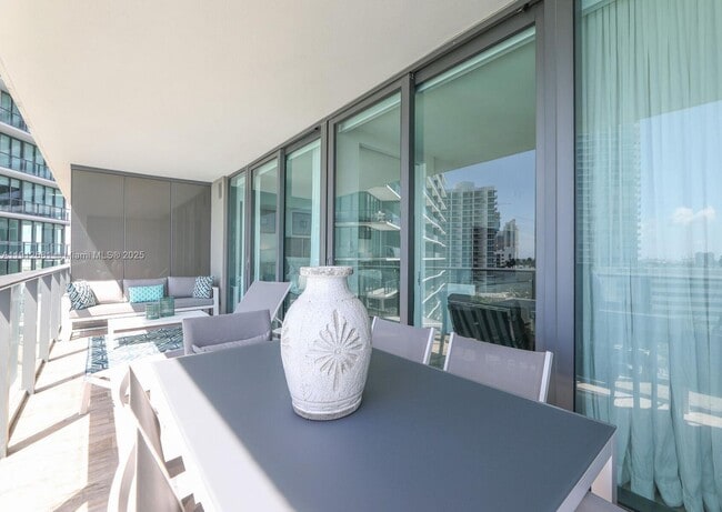 Building Photo - 650 NE 32nd St