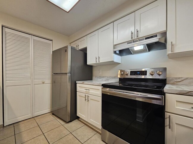 Building Photo - 8386 Brockham Dr